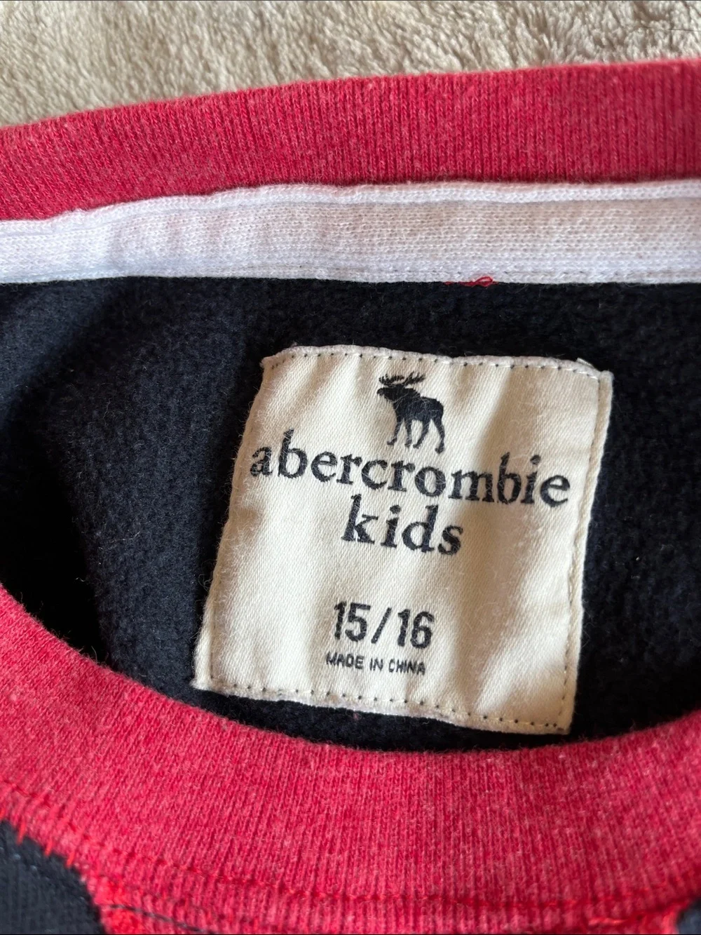 Bundle 4 Pc , Nike Pants /Addis, A&F, & Quicksilver tops - Boys Sz XL Bug Boys